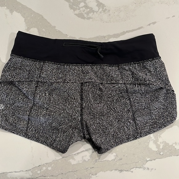 Lululemon speed-up low rise lined shorts 2.5” inseam. - Picture 1 of 3
